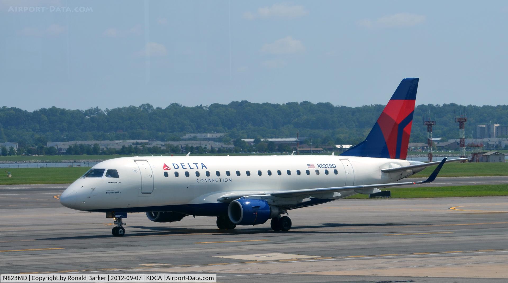 N823MD, 2005 Embraer 170SU (ERJ-170-100SU) C/N 17000044, Taxi DCA