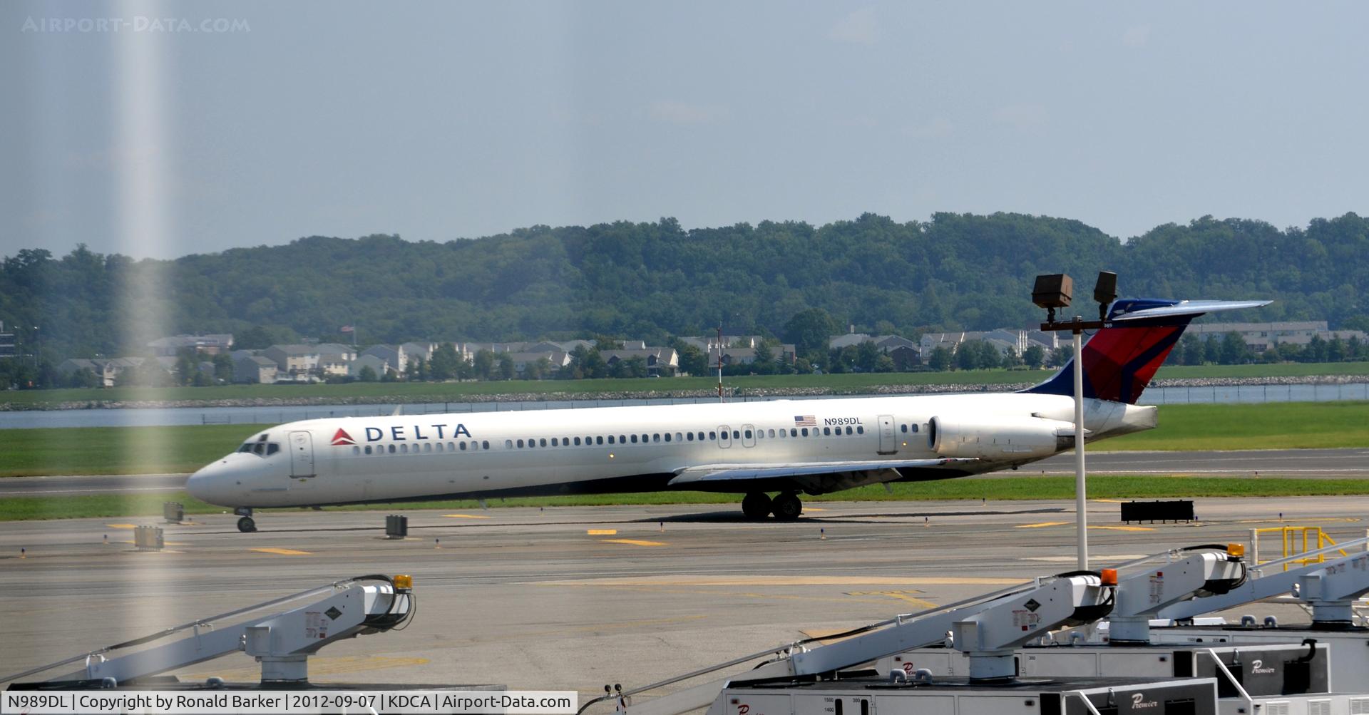 N989DL, 1991 McDonnell Douglas MD-88 C/N 53341, Taxi DCA