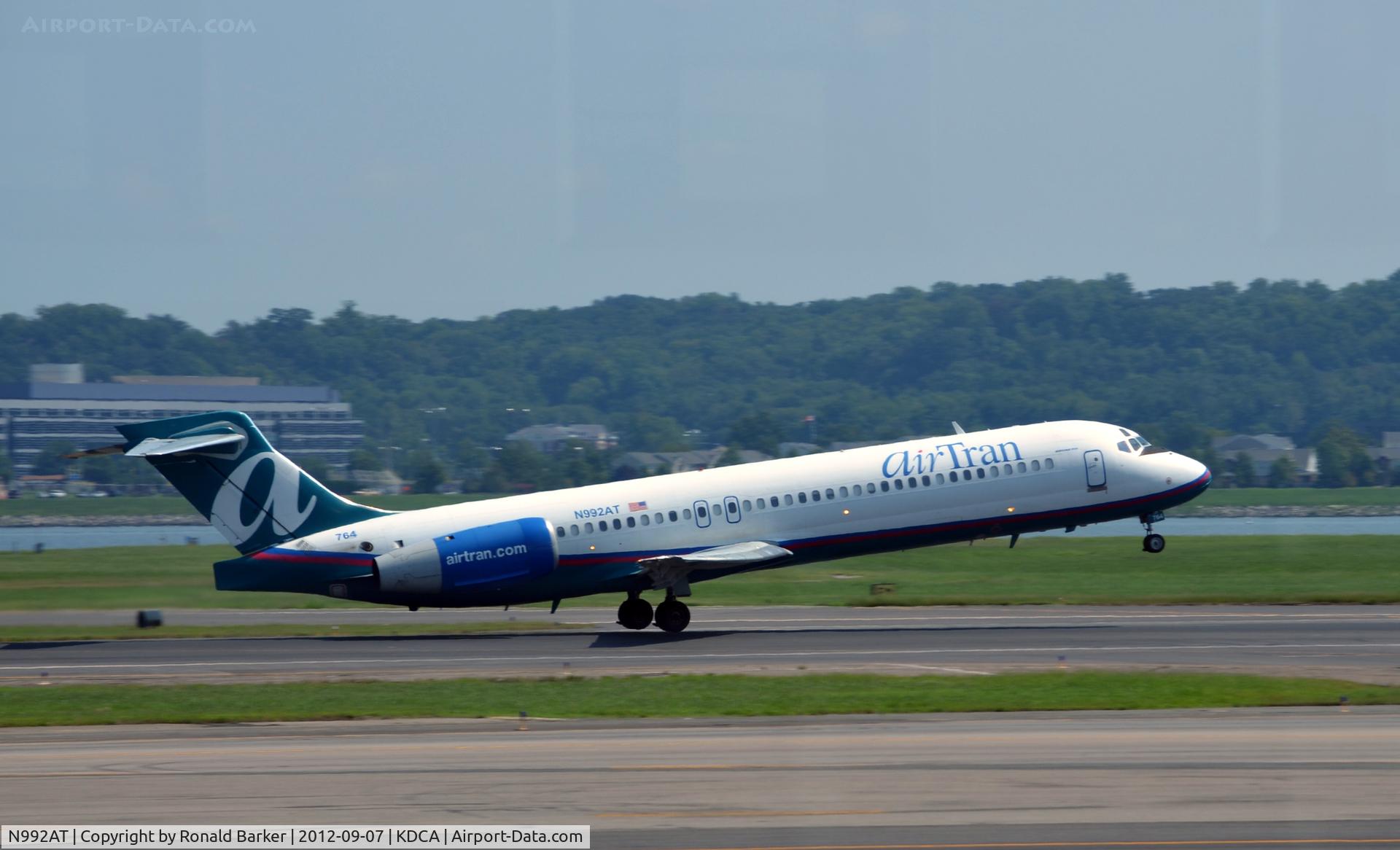 N992AT, 2002 Boeing 717-200 C/N 55136, Takeoff DCA