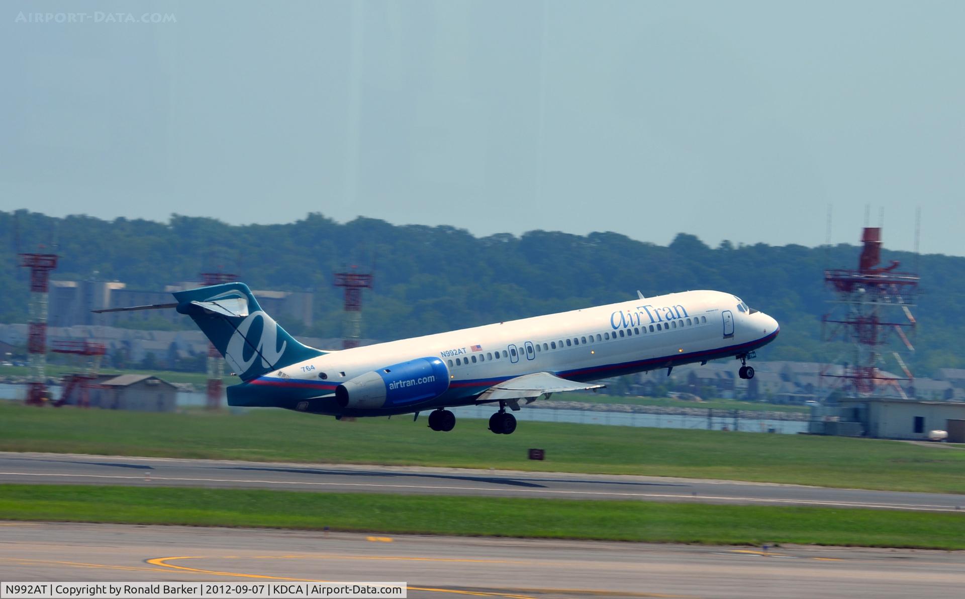 N992AT, 2002 Boeing 717-200 C/N 55136, Takeoff DCA