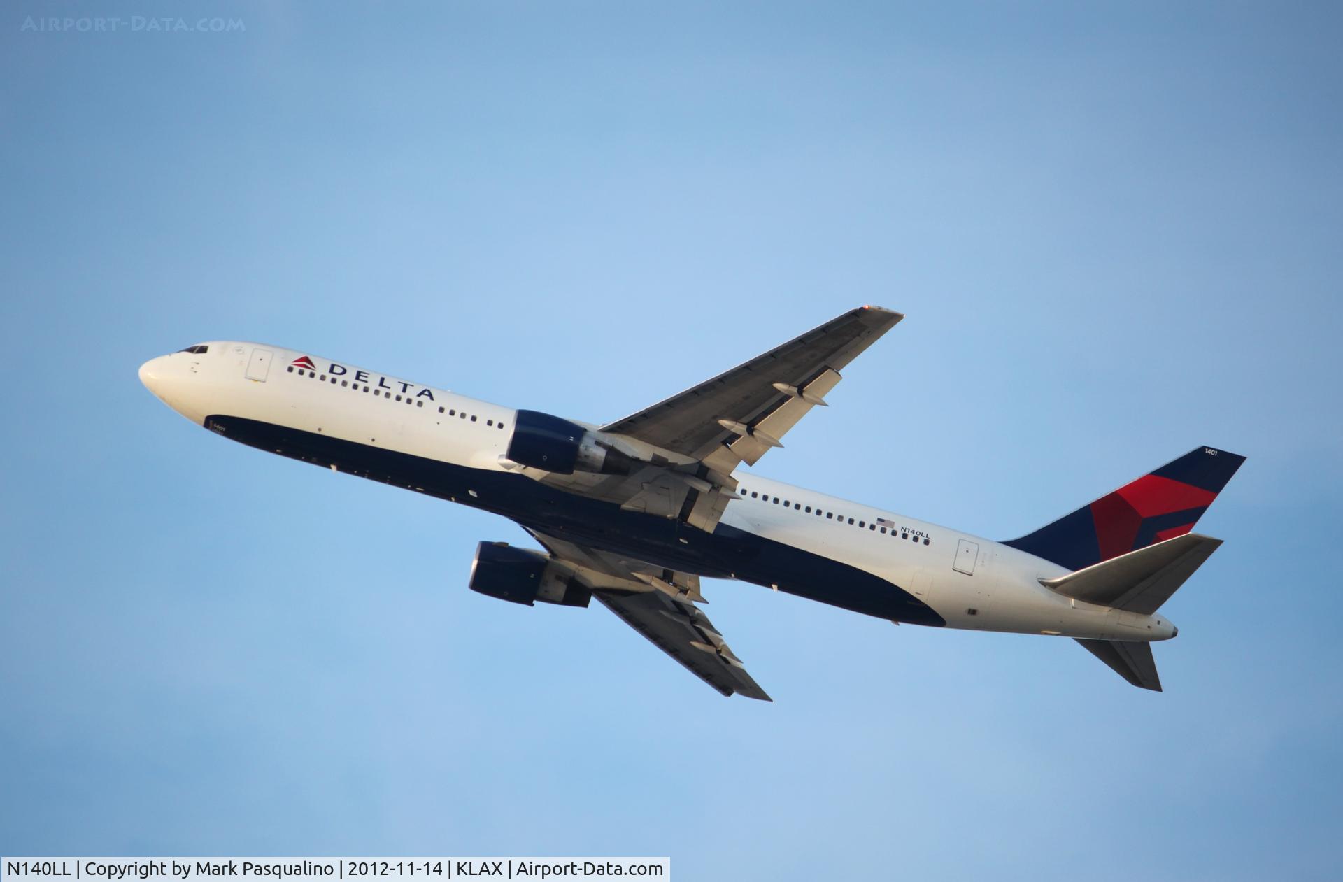N140LL, 1993 Boeing 767-332 C/N 25988, Boeing 767-300