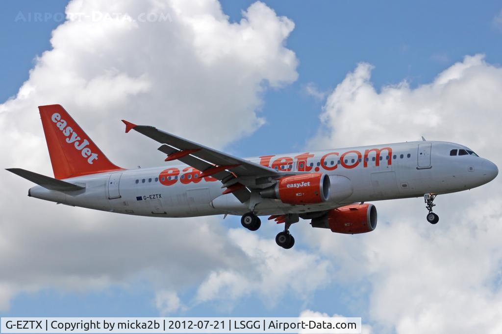 G-EZTX, 2010 Airbus A320-214 C/N 4286, Landing