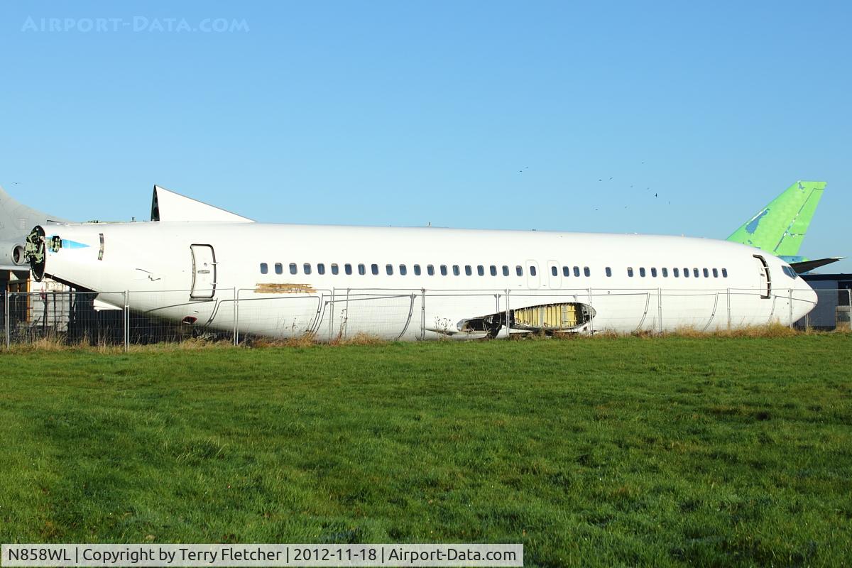 N858WL, 1990 Boeing 737-406 C/N 24858, Remains of 1990 Boeing 737-406, c/n: 24858 (ex PH-BDW) at Bruntingthorpe