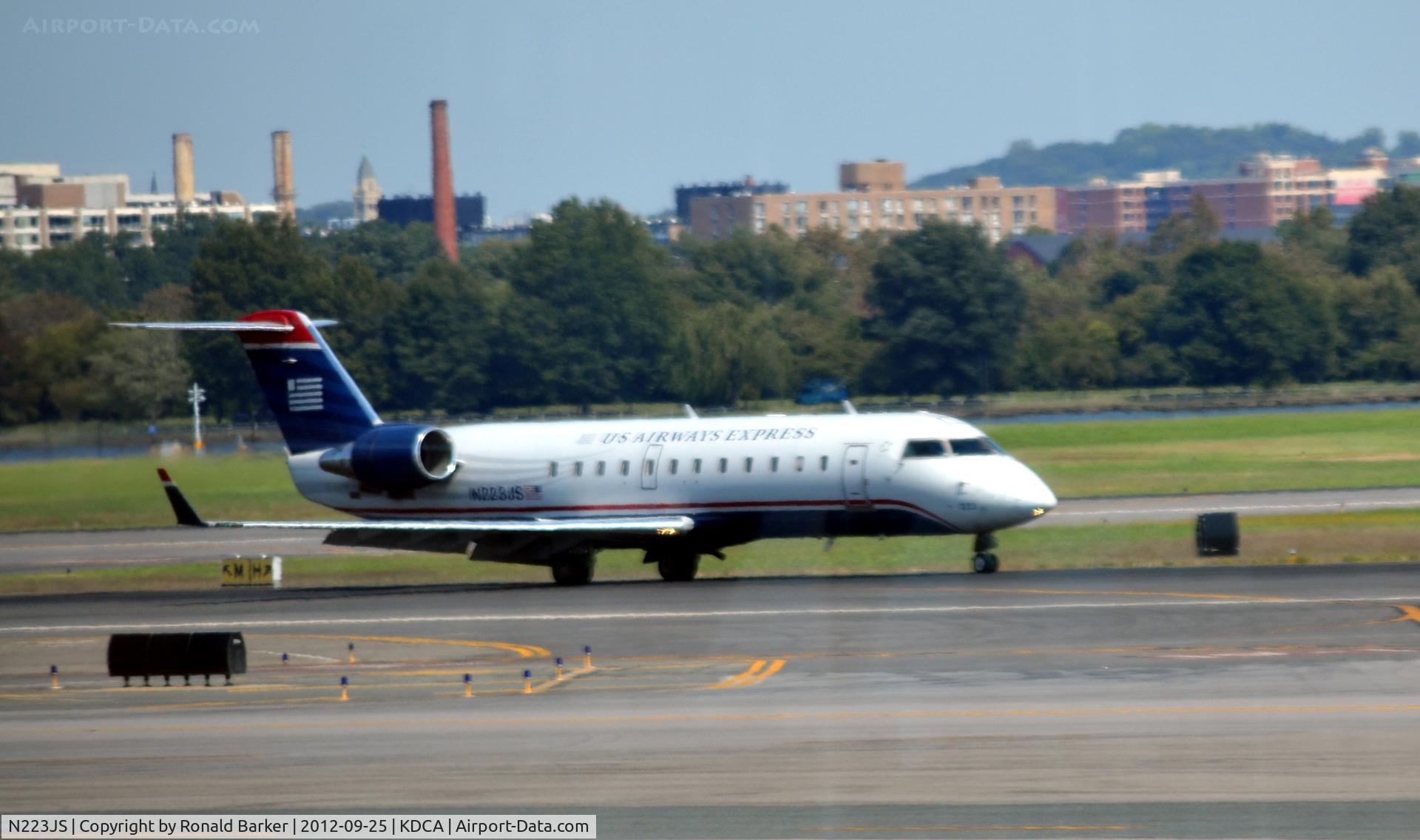 N223JS, 2004 Bombardier CRJ-200ER (CL-600-2B19) C/N 7892, Landing DCA VA