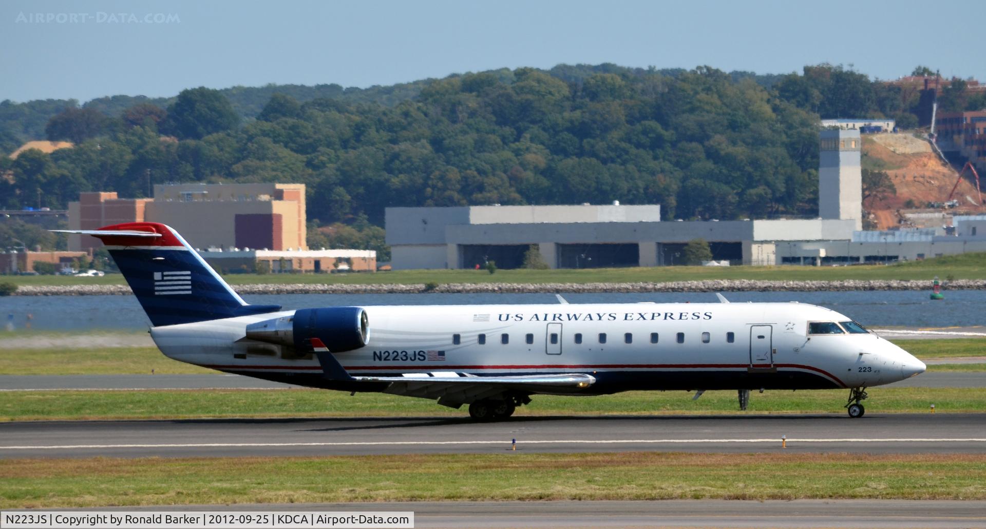 N223JS, 2004 Bombardier CRJ-200ER (CL-600-2B19) C/N 7892, Landing DCA VA