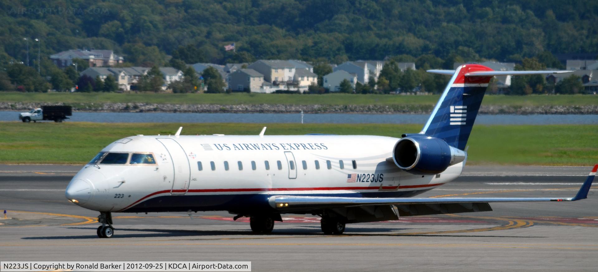 N223JS, 2004 Bombardier CRJ-200ER (CL-600-2B19) C/N 7892, Taxi DCA
