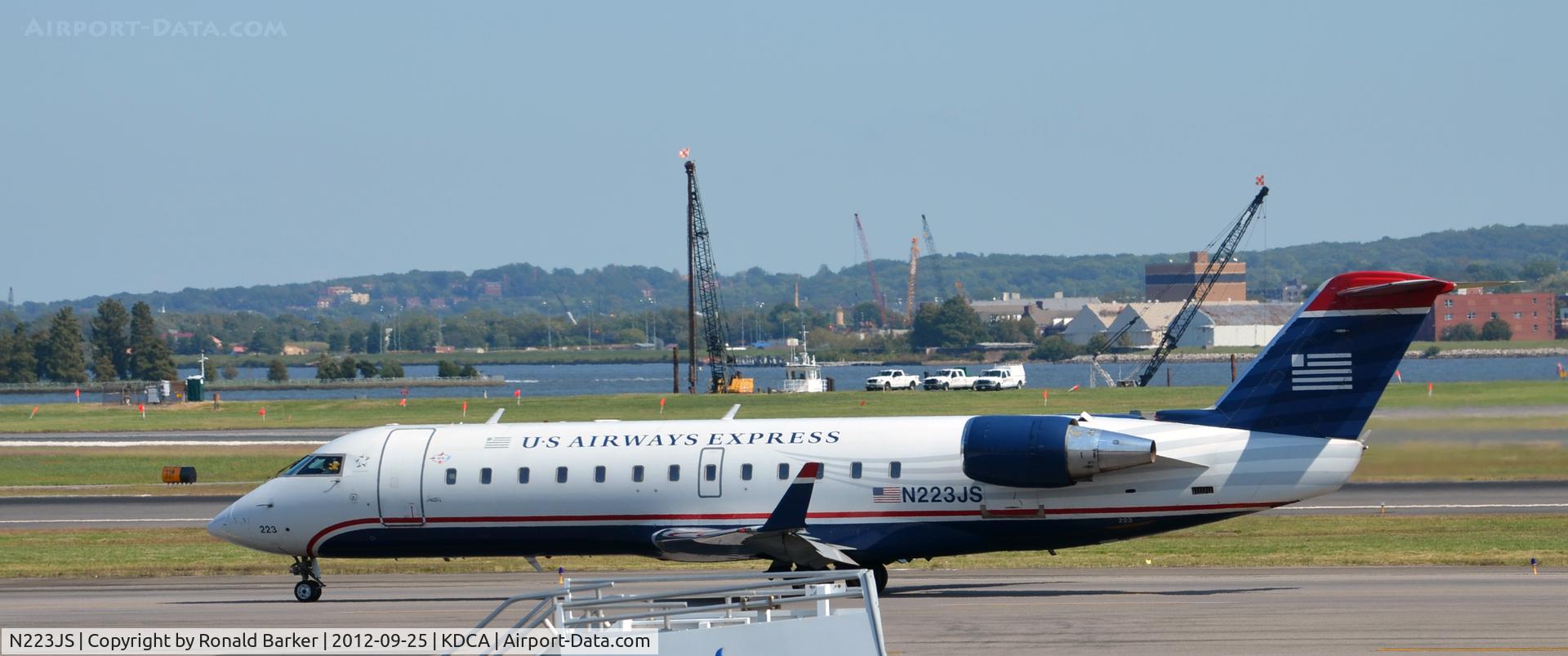 N223JS, 2004 Bombardier CRJ-200ER (CL-600-2B19) C/N 7892, Taxi DCA
