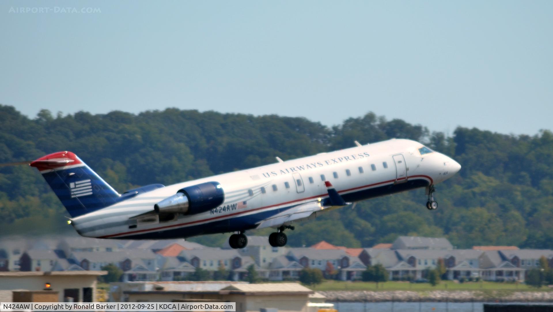 N424AW, 2002 Bombardier CRJ-200LR (CL-600-2B19) C/N 7656, Takeoff DCA
