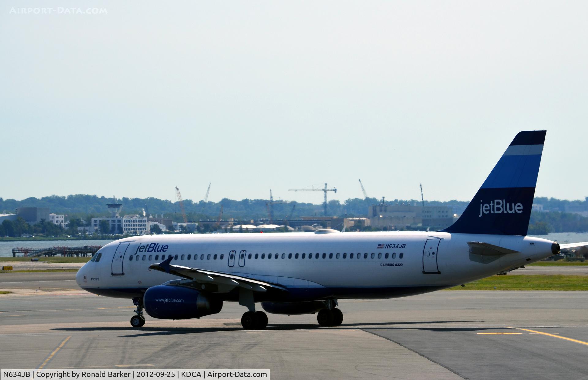 N634JB, 2006 Airbus A320-232 C/N 2710, Taxi DCa