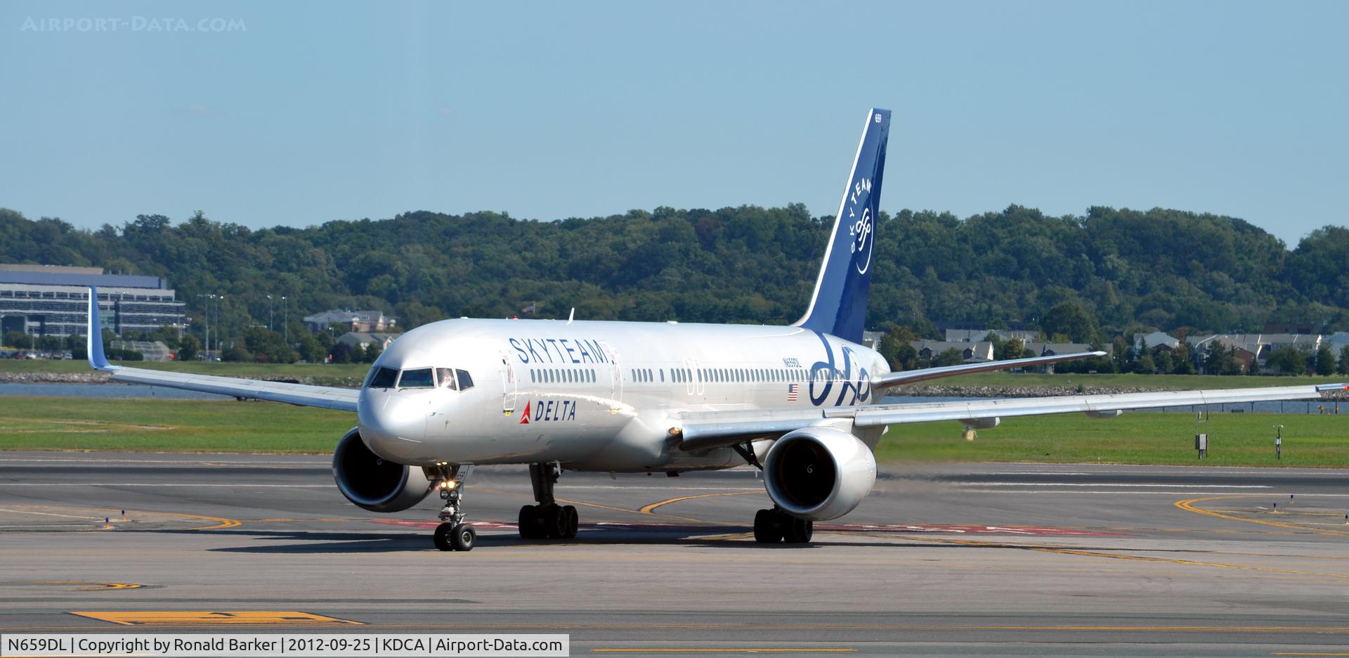 N659DL, 1990 Boeing 757-232 C/N 24421, Taxi DCA