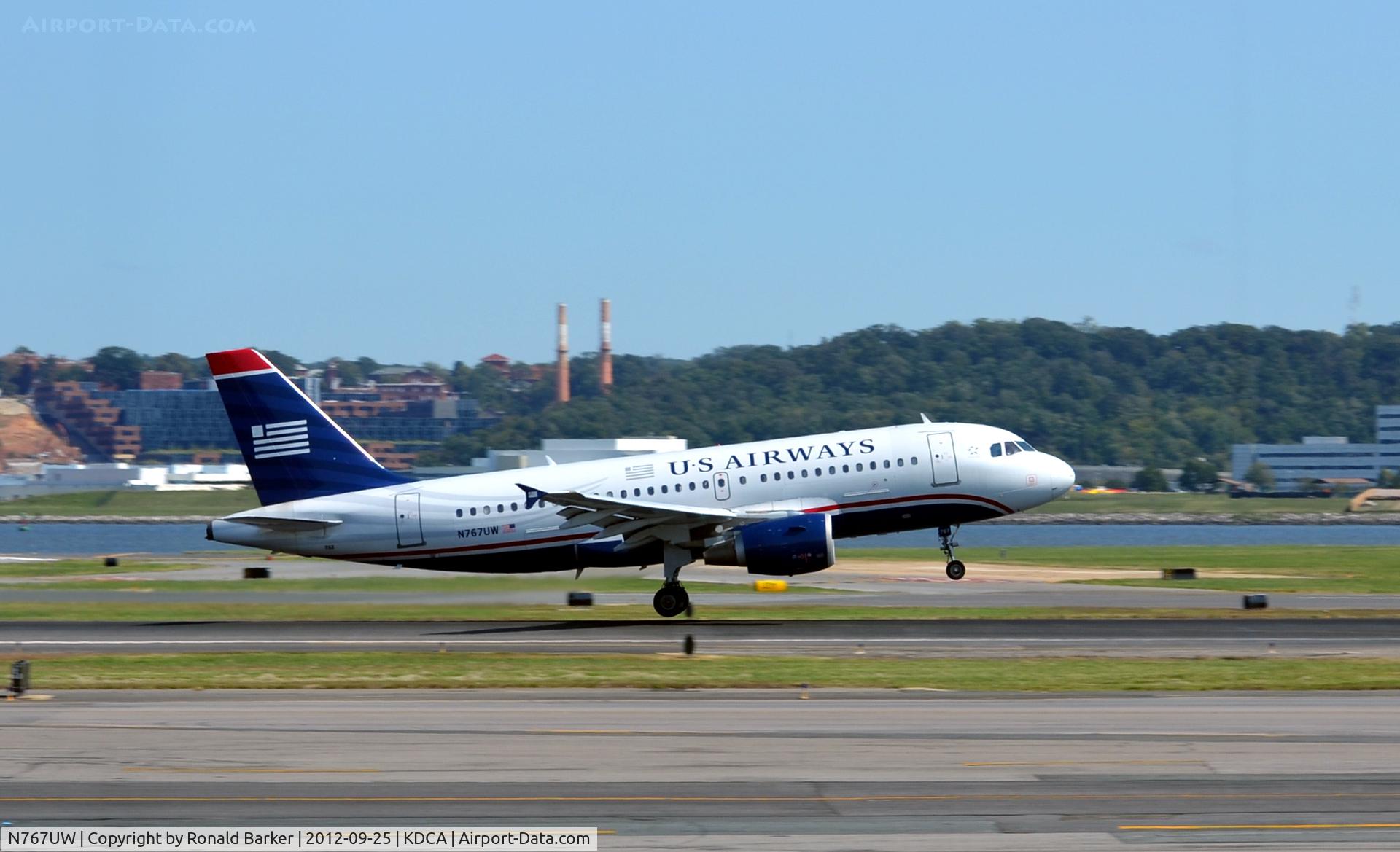 N767UW, 2000 Airbus A319-112 C/N 1382, Takeoff DCA