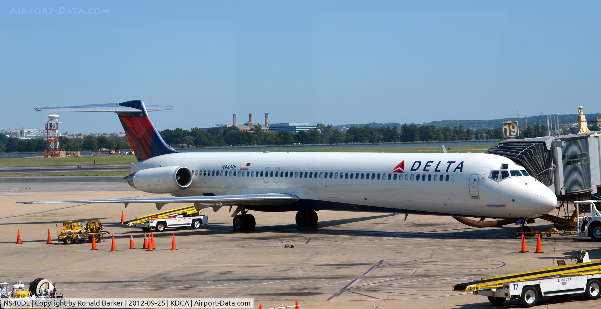 N940DL, 1989 McDonnell Douglas MD-88 C/N 49813, DCA VA