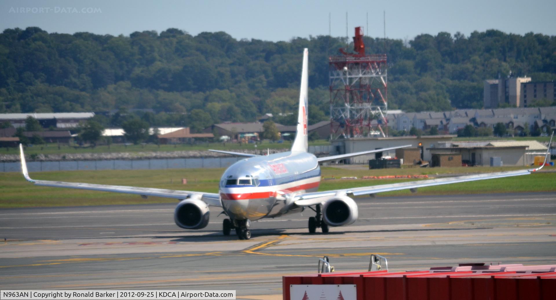 N963AN, 2001 Boeing 737-823 C/N 29543, Taxi DCA