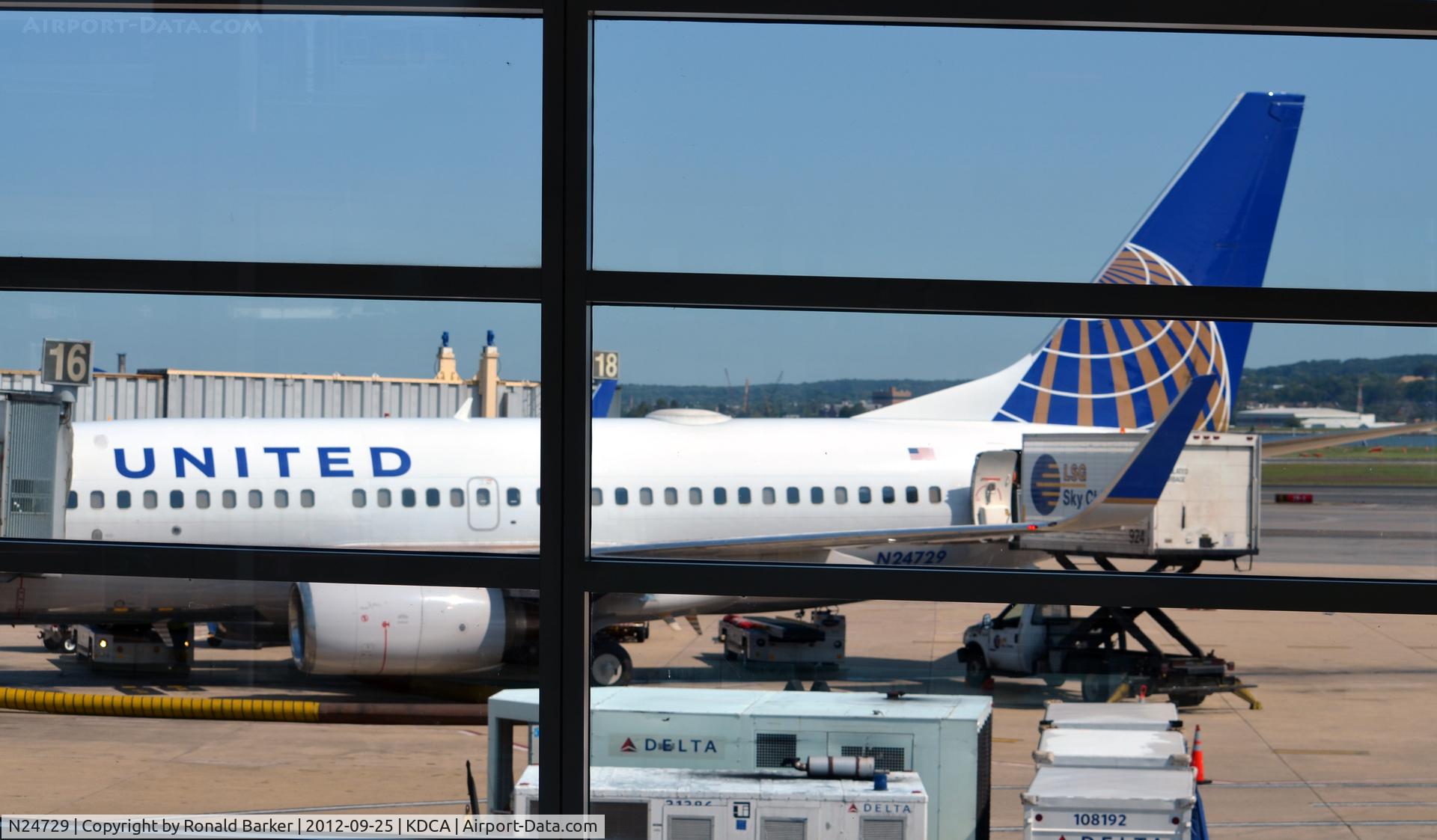 N24729, 1999 Boeing 737-724 C/N 28945, DCA VA