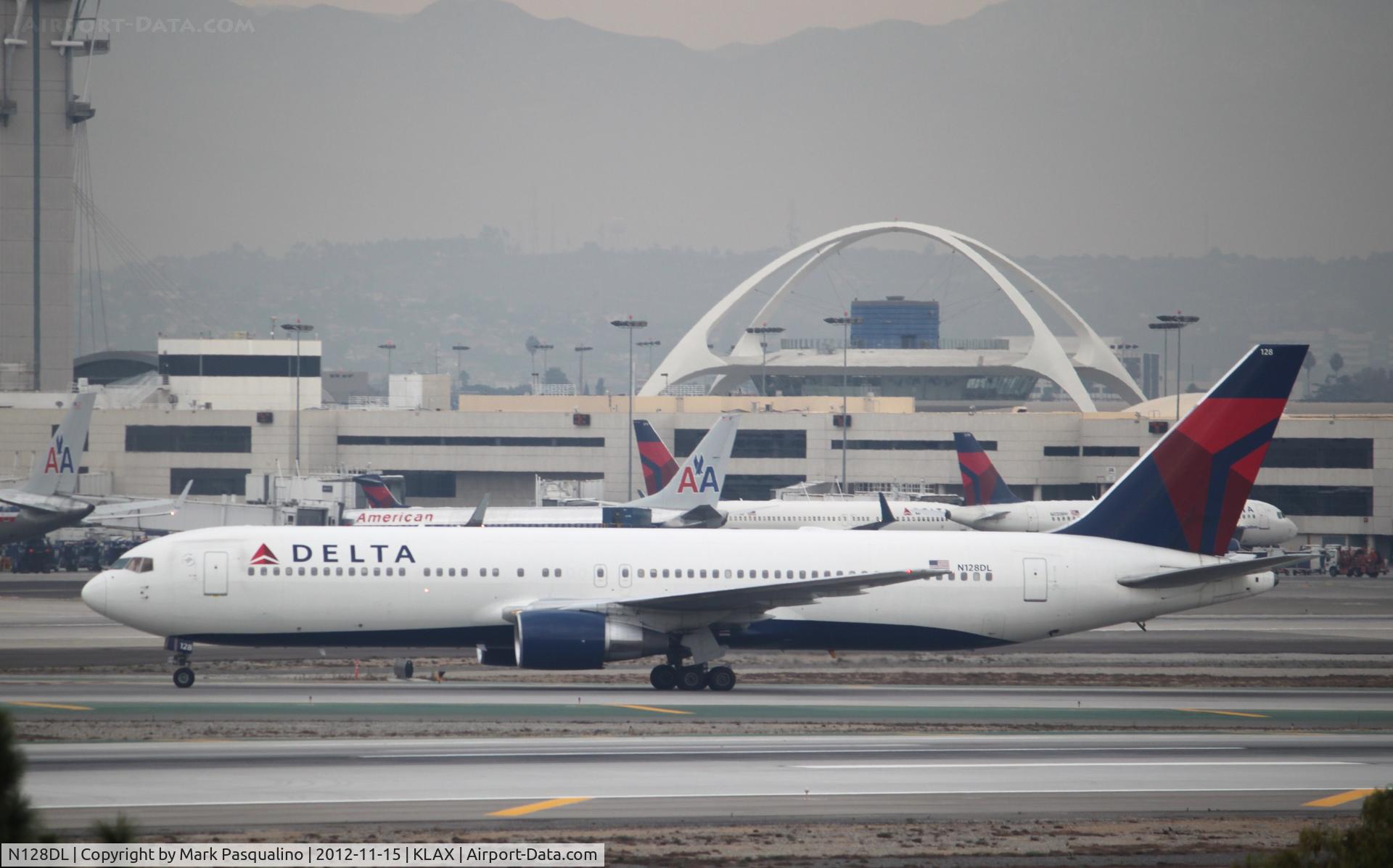 N128DL, 1988 Boeing 767-332 C/N 24078, Boeing 767-300