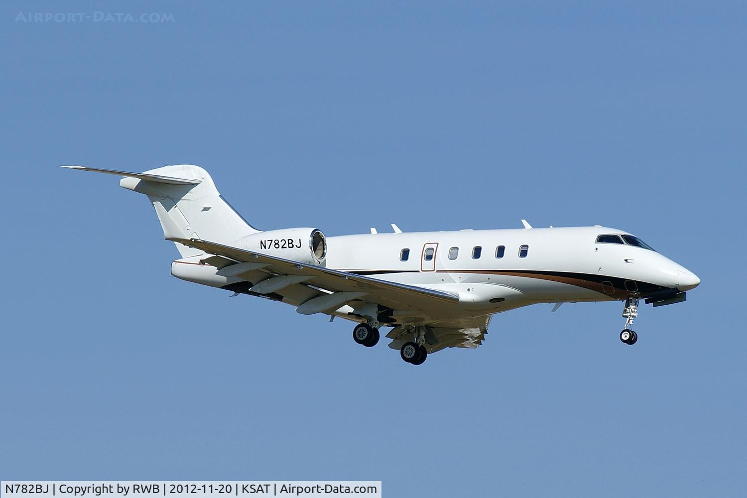 N782BJ, 2007 Bombardier Challenger 300 (BD-100-1A10) C/N 20164, On approach 12R