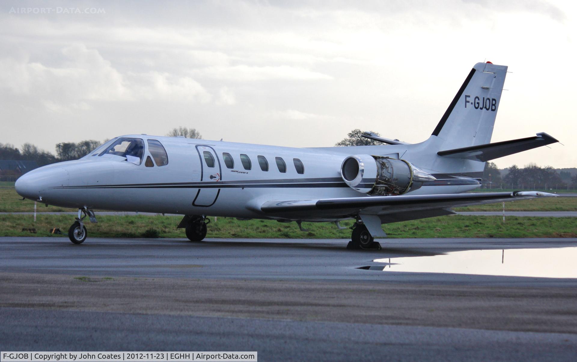 F-GJOB, 1980 Cessna 551 Citation II SP C/N 551-0174, Receiving attention.