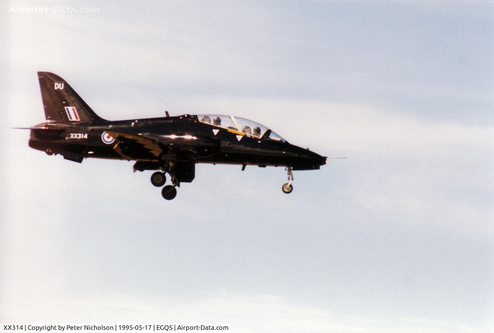 XX314, 1980 Hawker Siddeley Hawk T.1A C/N 150/312139, Hawk T.1A od 208 [Reserve] Squadron at RAF Valley on final approach to Runway 05 at RAF Lossiemouth in the Summer of 1995.
