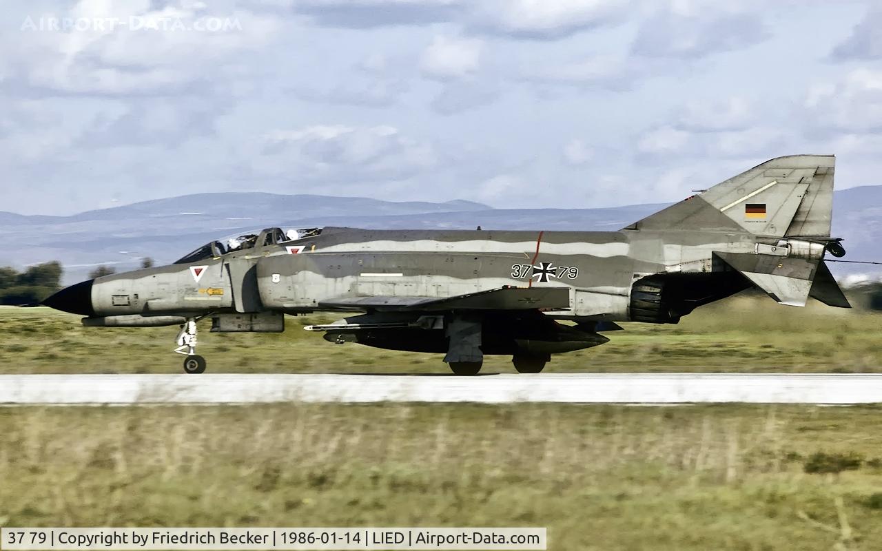 37 79, McDonnell Douglas F-4F Phantom II C/N 4327, decelerating after touchdown
