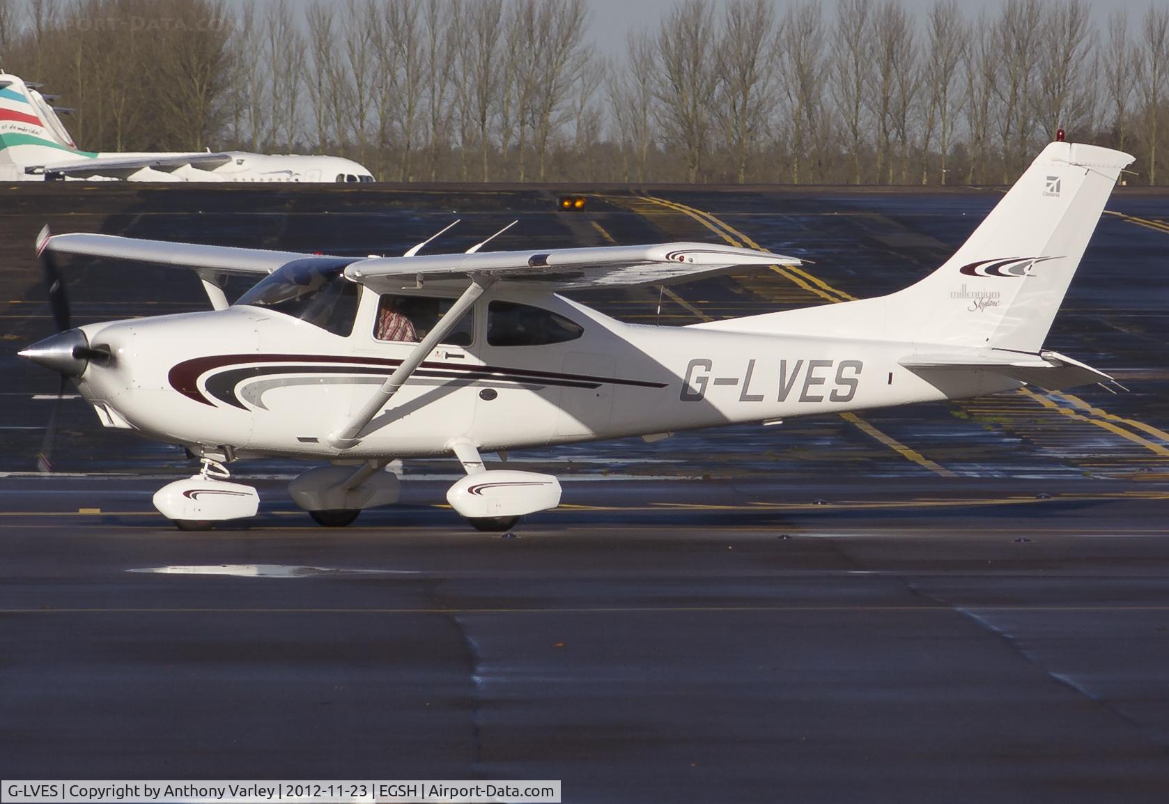 G-LVES, 2000 Cessna 182S Skylane C/N 182-80741, Arriving at SaxonAir.