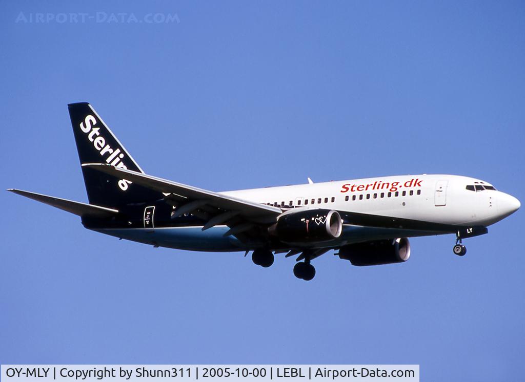 OY-MLY, 1998 Boeing 737-73S C/N 29076, Landing rwy 25 in basic Maersk Air c/s with red Sterling.dk titles