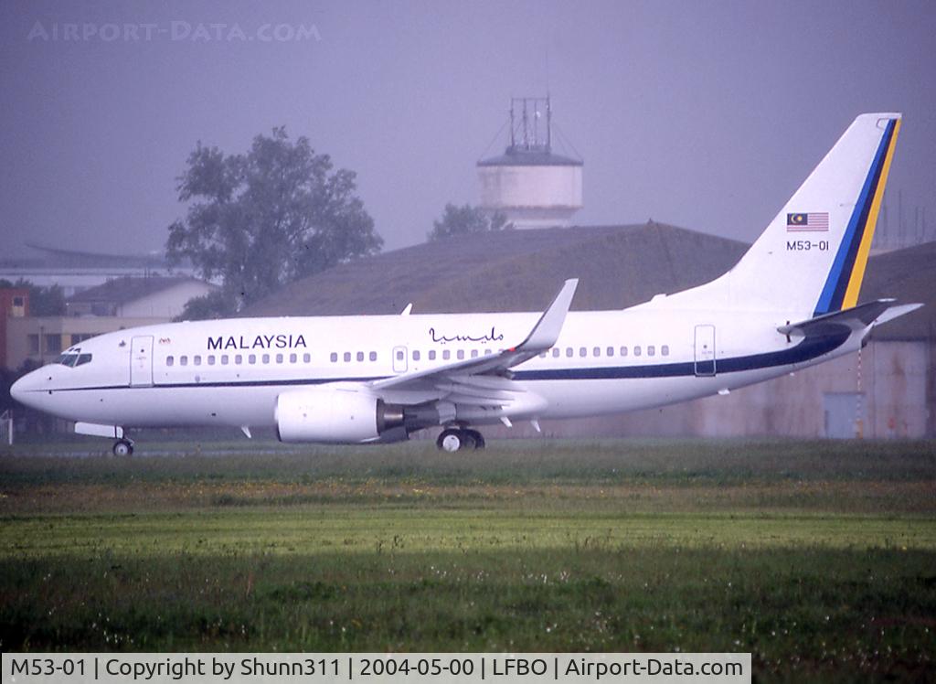 M53-01, 1999 Boeing 737-7H6 C/N 29274, Ready for take off rwy 32R under rainy day