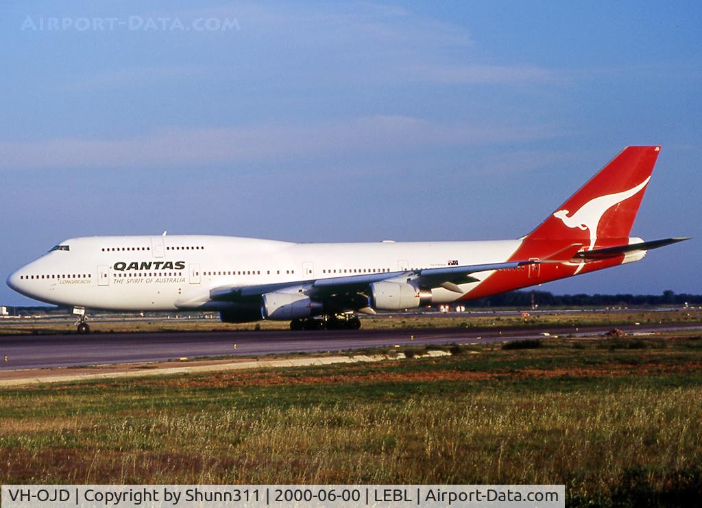 VH-OJD, 1989 Boeing 747-438 C/N 24481, Waiting his departing time holding point rwy 20