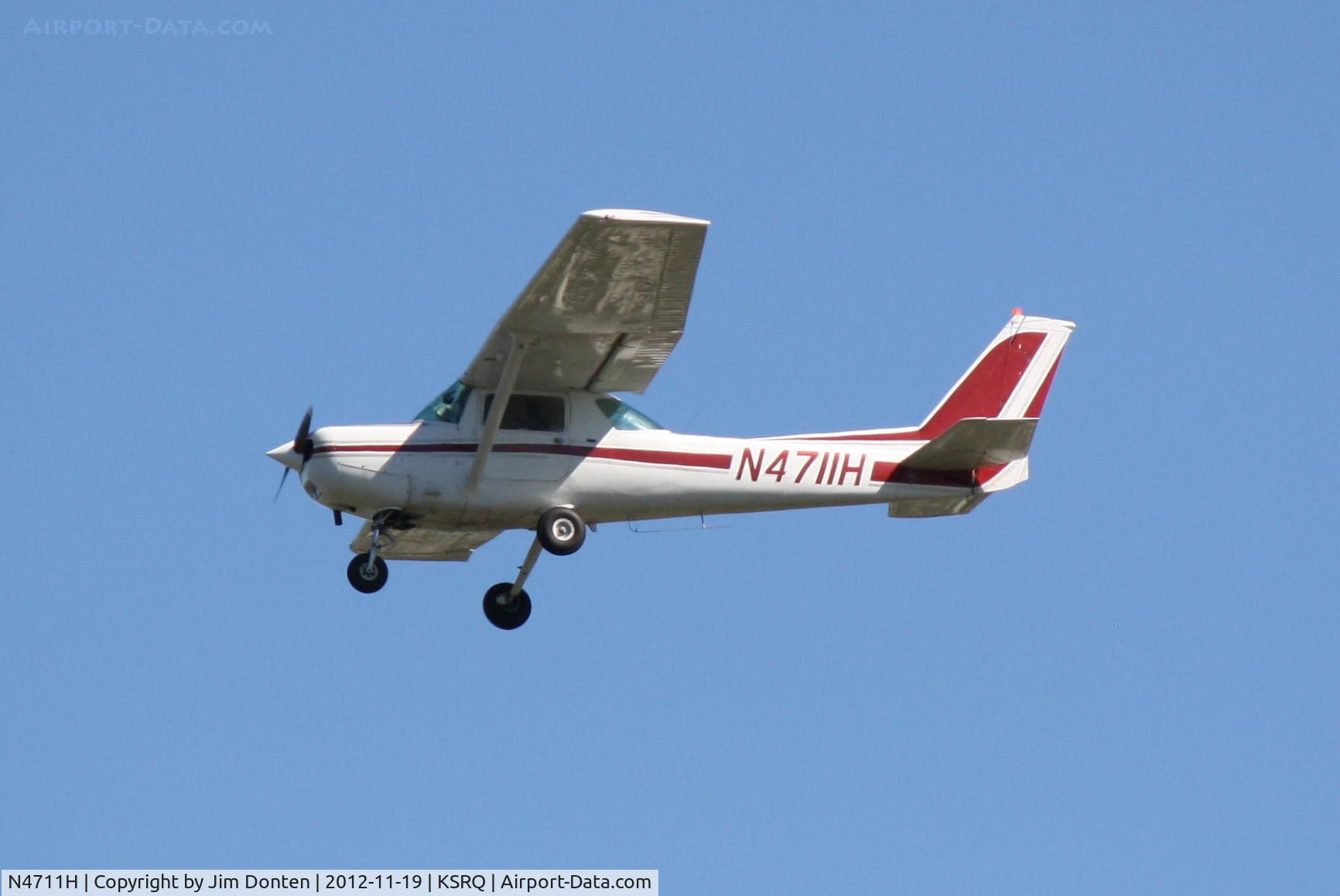 N4711H, 1980 Cessna 152 C/N 15283968, Cessna 152 (N4711H) on approach to Sarasota-Bradenton International Airport