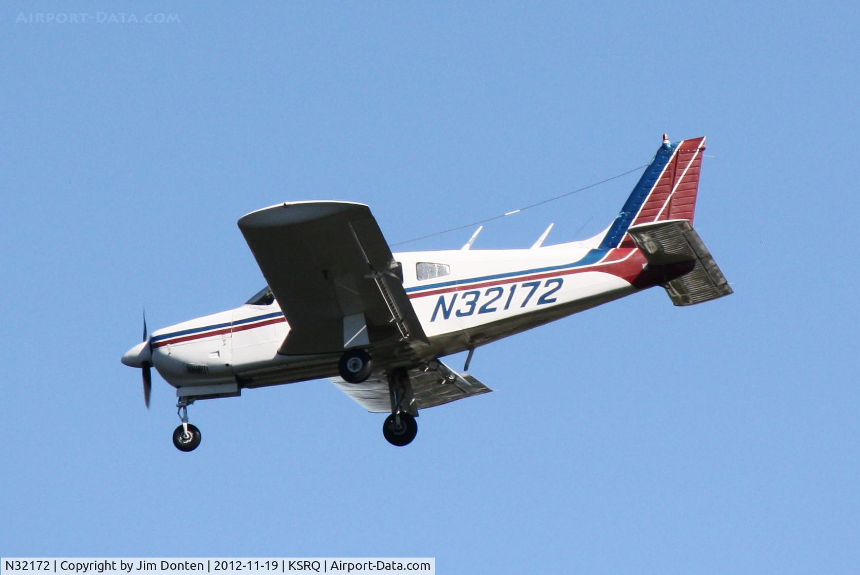 N32172, 1974 Piper PA-28R-200 C/N 28R-7535030, Piper Cherokee (N32172) on approach to Sarasota-Bradenton International Airport