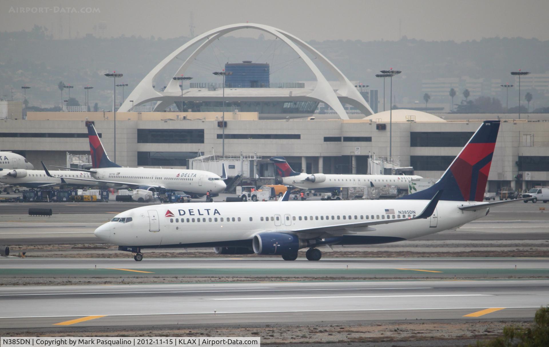 N385DN, 1999 Boeing 737-832 C/N 30348, Boeing 737-800