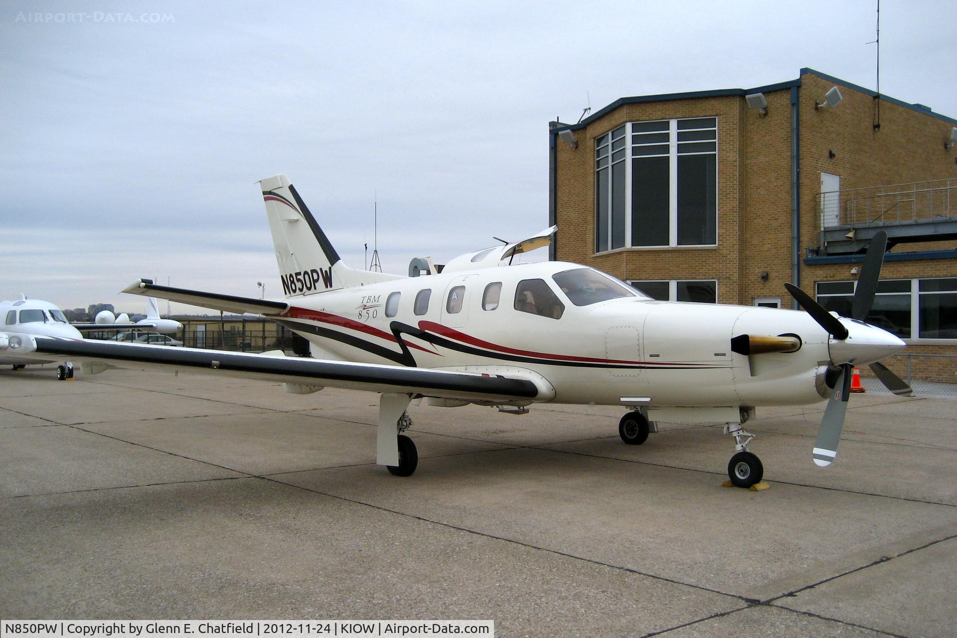 N850PW, 2007 Socata TBM-700 C/N 390, Loading for departure
