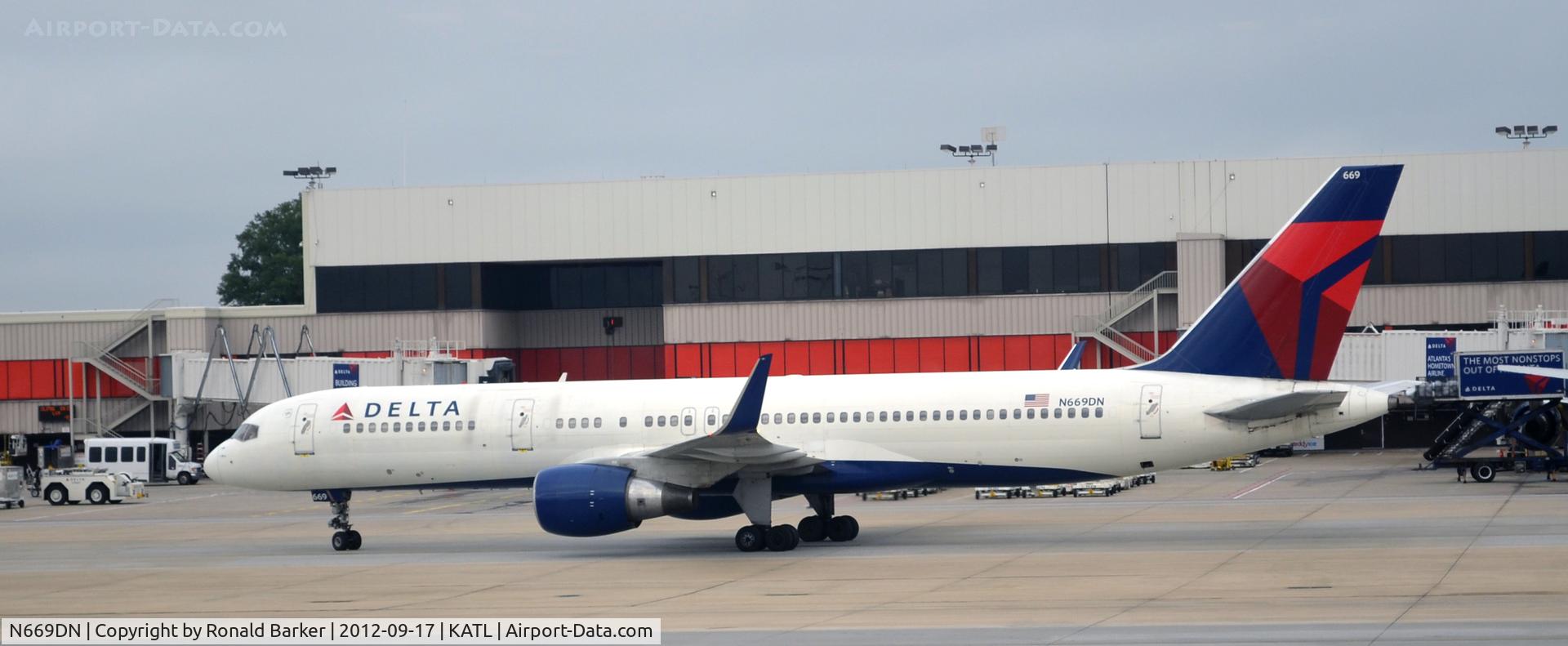 N669DN, 1991 Boeing 757-232 C/N 25142, Taxi ATL