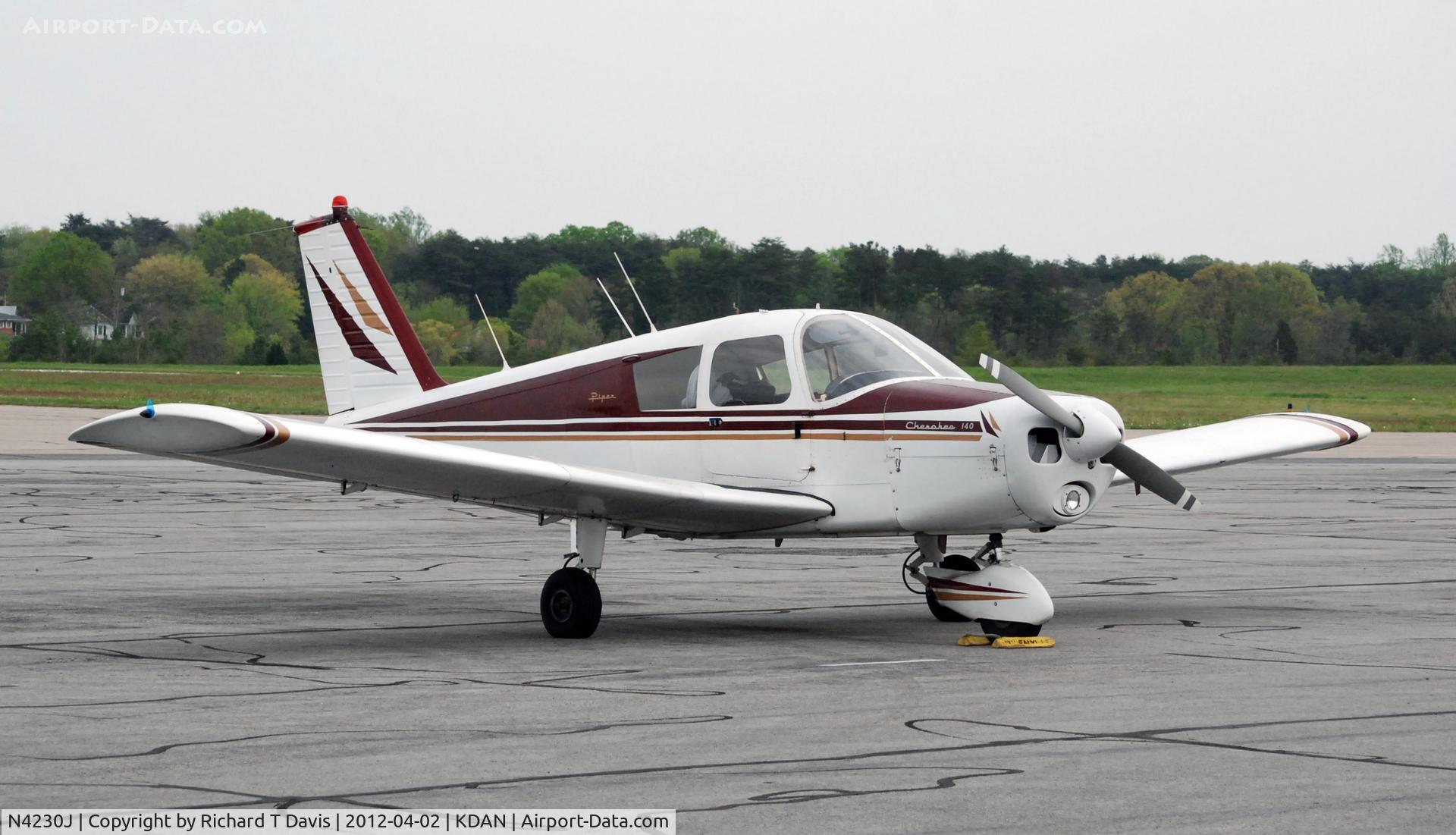 N4230J, 1966 Piper PA-28-140 C/N 28-22579, 1966 Piper PA -28-140 in Danville Va.