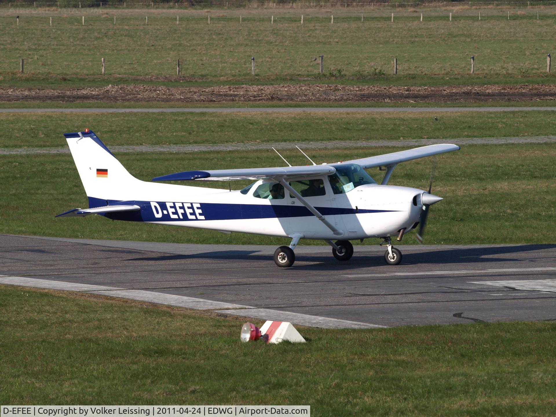 D-EFEE, 1973 Cessna 172M C/N 172-60996, Line up RWY10 at EDWG (Wangerooge)