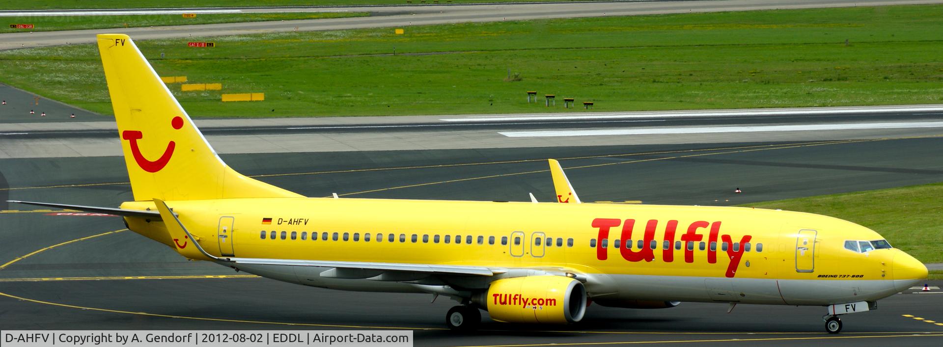 D-AHFV, 2000 Boeing 737-8K5 C/N 30415, TUIfly, is seen here taxiing after landing at Düsseldorf Int´l (EDDL)
