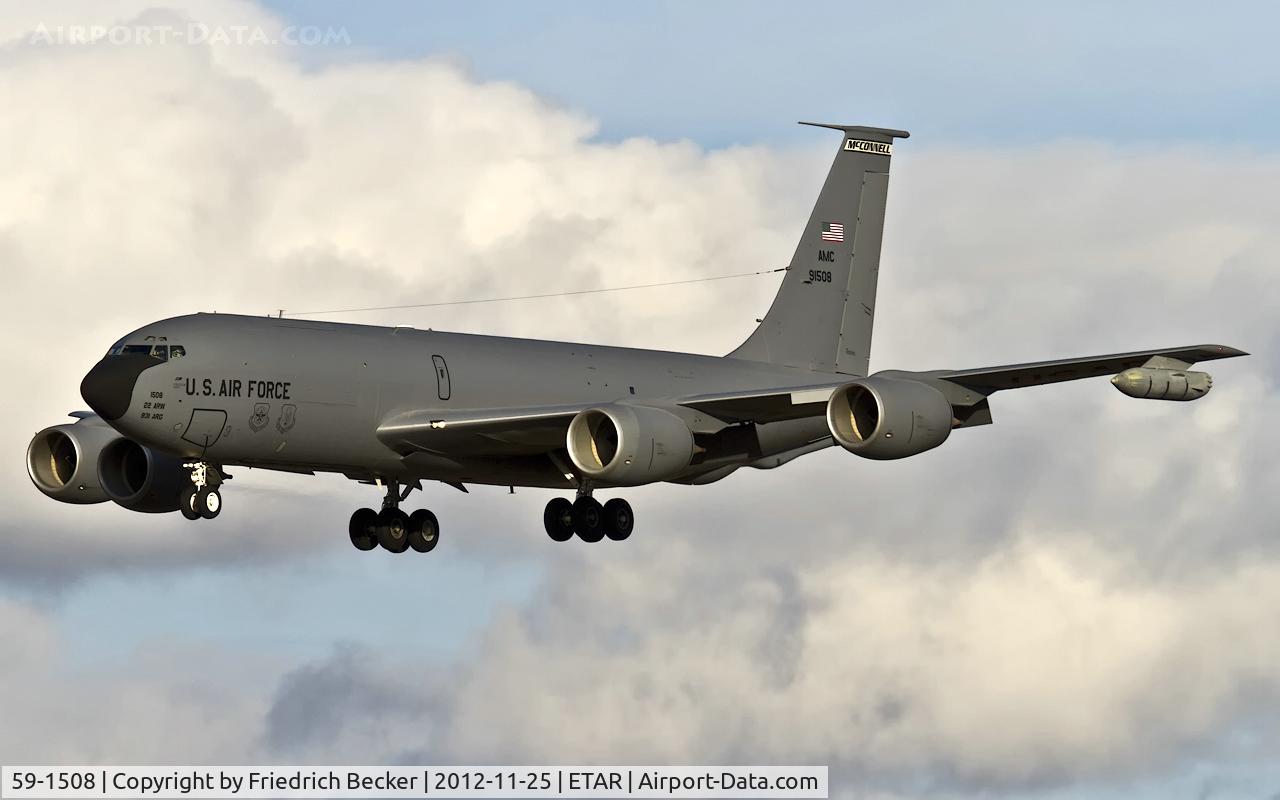 59-1508, 1960 Boeing KC-135R Stratotanker C/N 17996, on final RW26