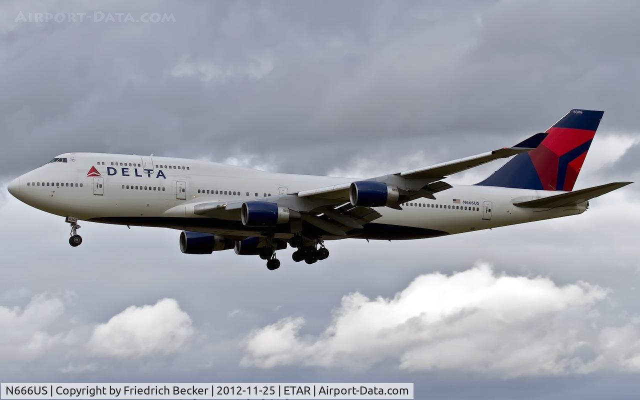 N666US, 1989 Boeing 747-451 C/N 23821, on final RW26