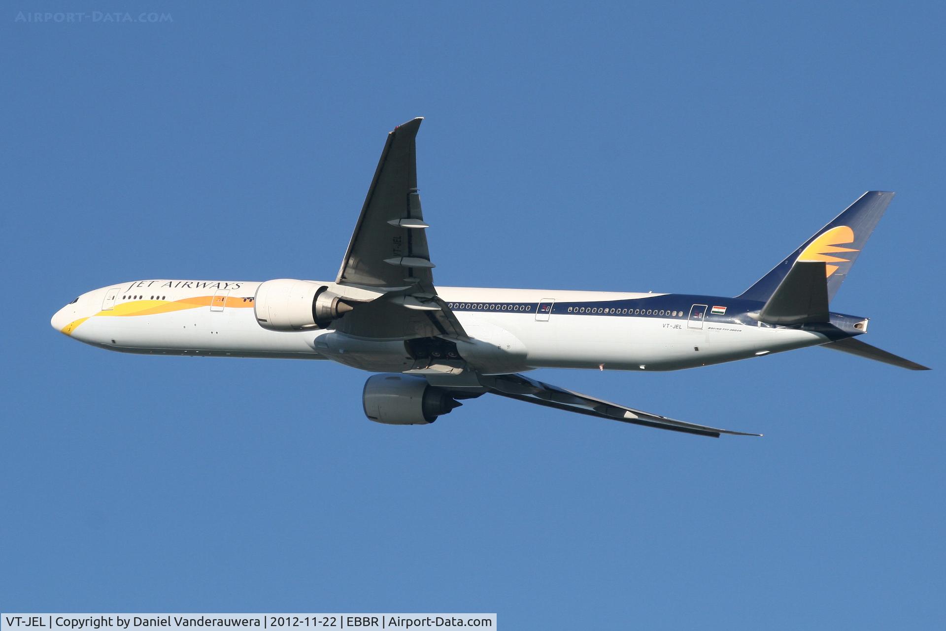 VT-JEL, 2007 Boeing 777-35R/ER C/N 35164, Flight 9W227 is climving from RWY 25R