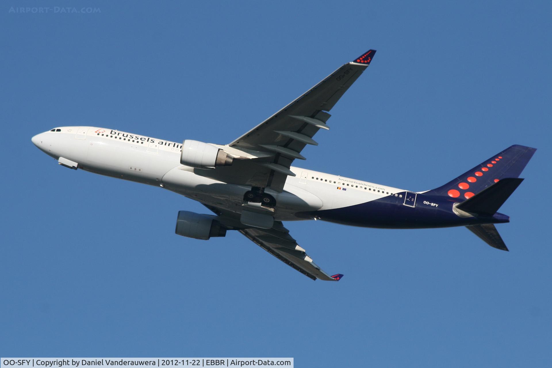 OO-SFY, 1998 Airbus A330-223 C/N 229, Flight SN465 is climbing from RWY 25R