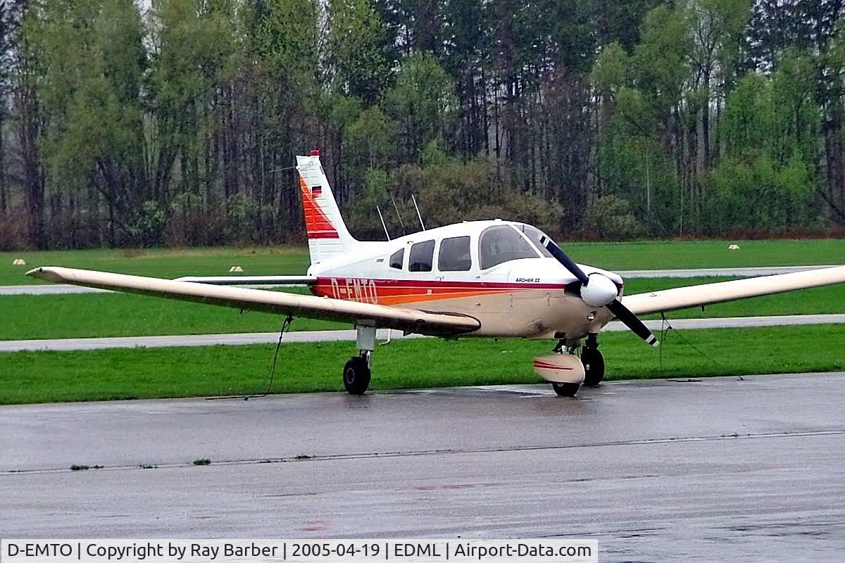 D-EMTO, Piper PA-28-181 Archer II C/N 28-7890547, Piper PA-28-181 Archer II [28-7890547] Landshut~D 19/04/2005
