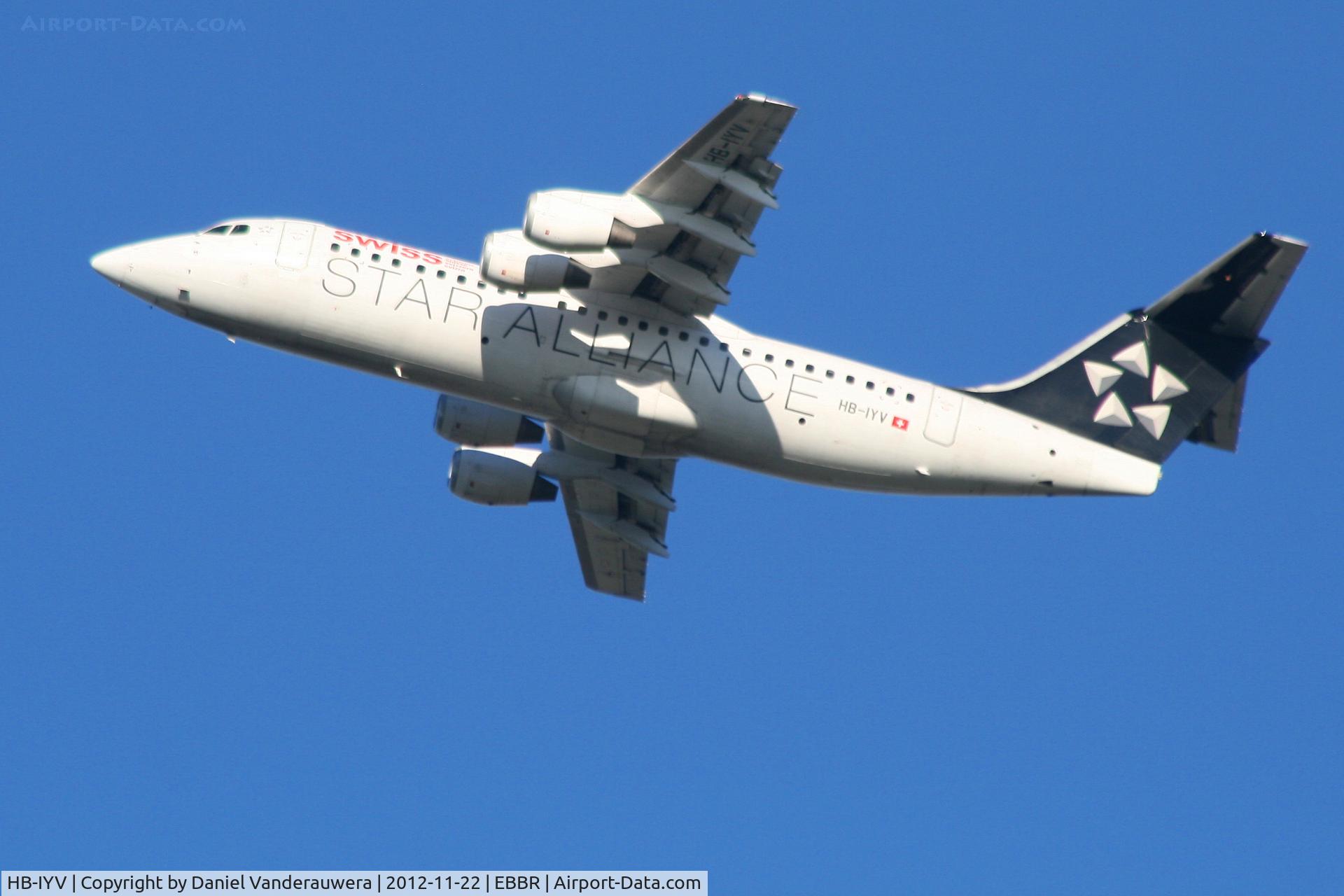 HB-IYV, 2000 British Aerospace Avro 146-RJ100 C/N E3377, Flight LX779 is climbing from RWY 25R