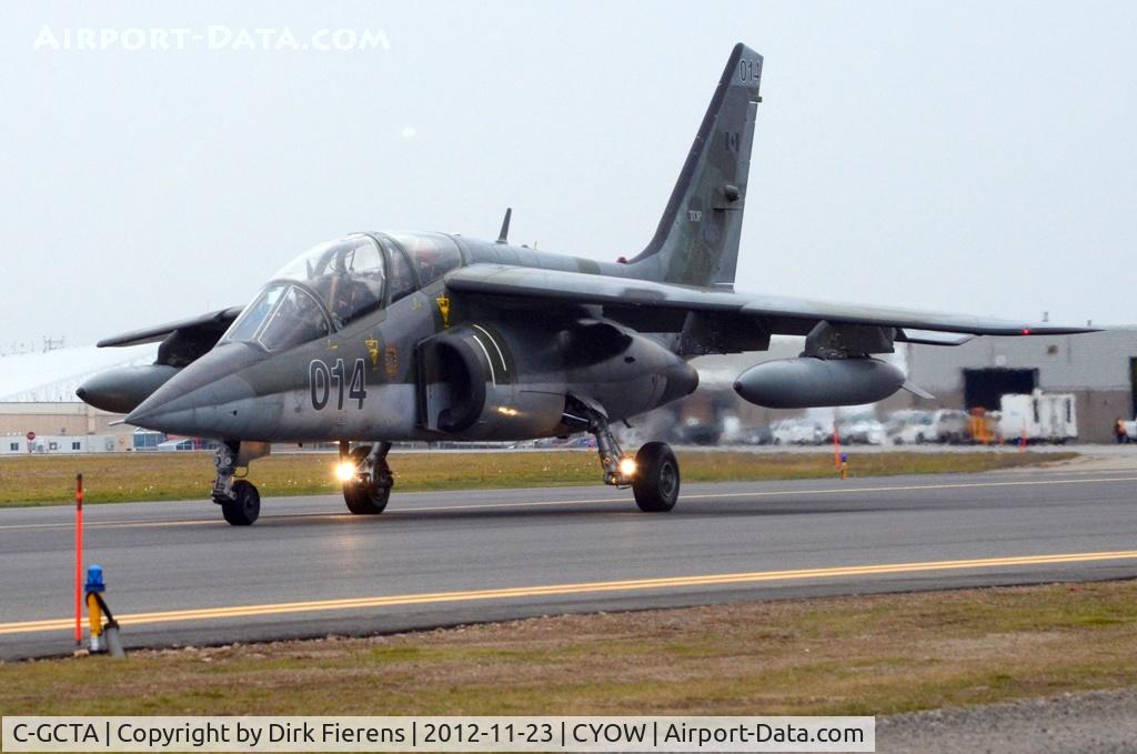 C-GCTA, 1979 Dassault-Dornier Alpha Jet A C/N 0014, Approaching rwy 25 for takeoff.