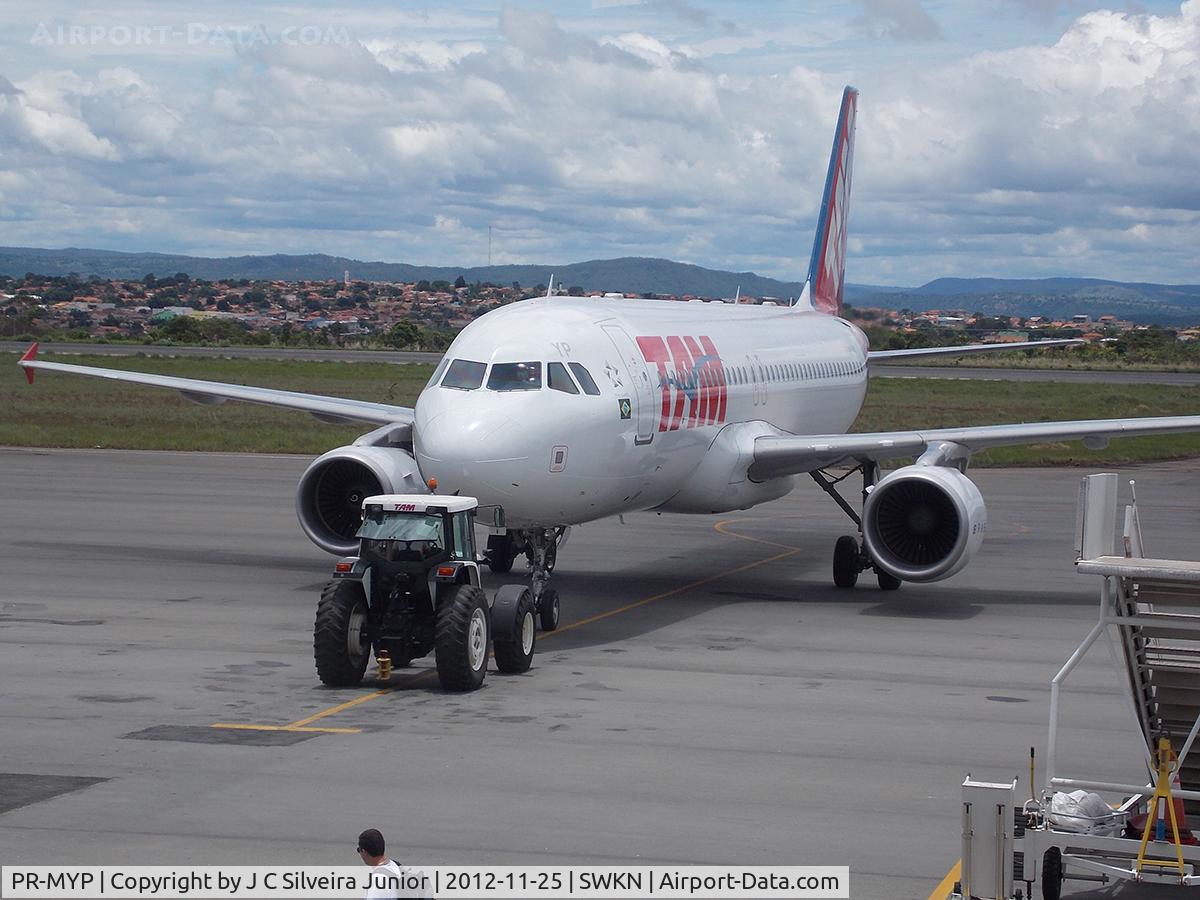 PR-MYP, 2012 Airbus A320-214 C/N 5066, Airbus A320-214, matrícula PR-MYP (cn 5066). Aeroporto Nelson Ribeiro Guimarães (CLV/SBCN). Caldas Novas, 25 de novembro de 2012.