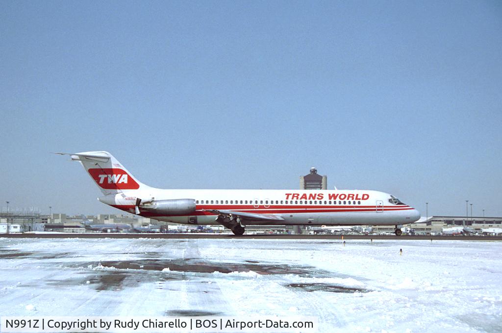 N991Z, 1967 Douglas DC-9-31 C/N 47096, Landing in Boston. This aircraft entered service as Northeast Airlines N978NE