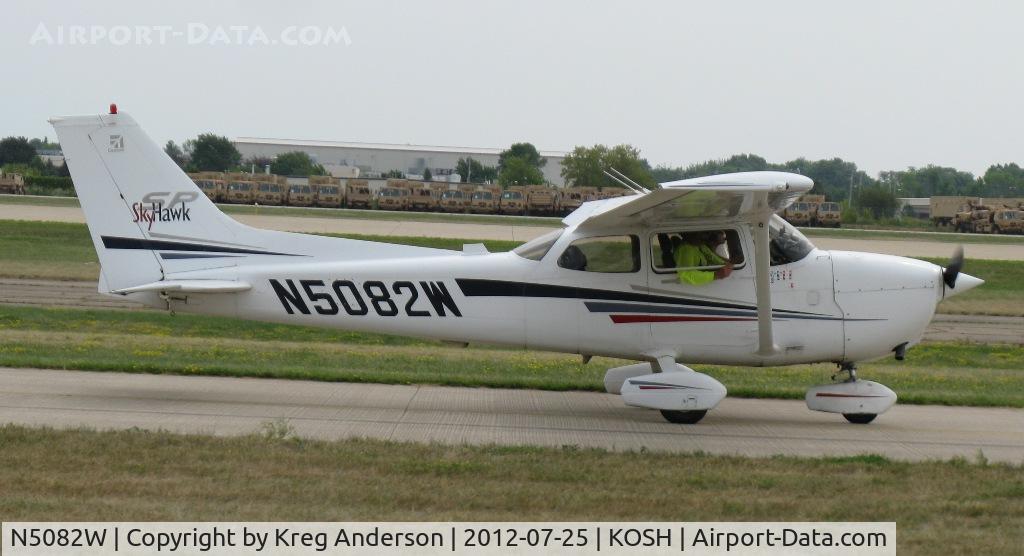 N5082W, 2001 Cessna 172S C/N 172S8970, EAA AirVenture 2012