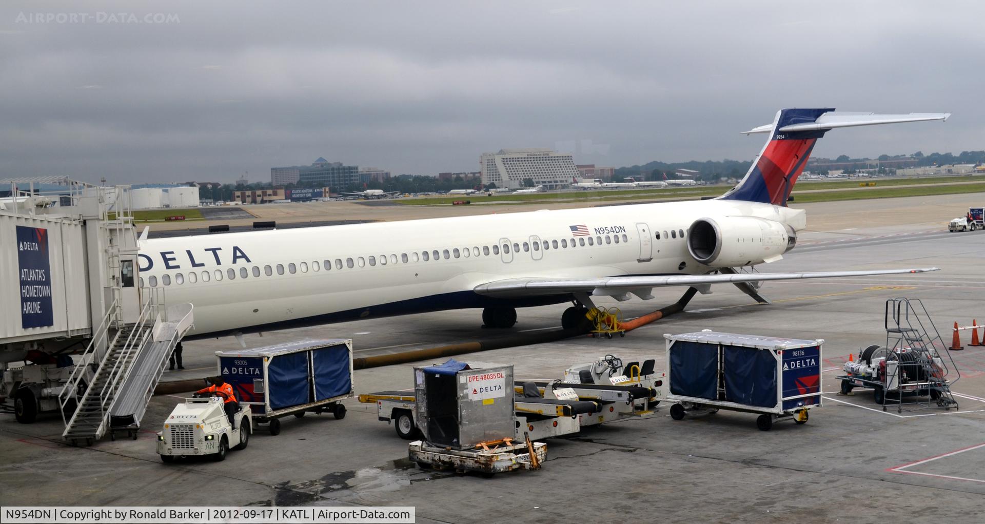 N954DN, 1999 McDonnell Douglas MD-90-30 C/N 53524, Atlanta