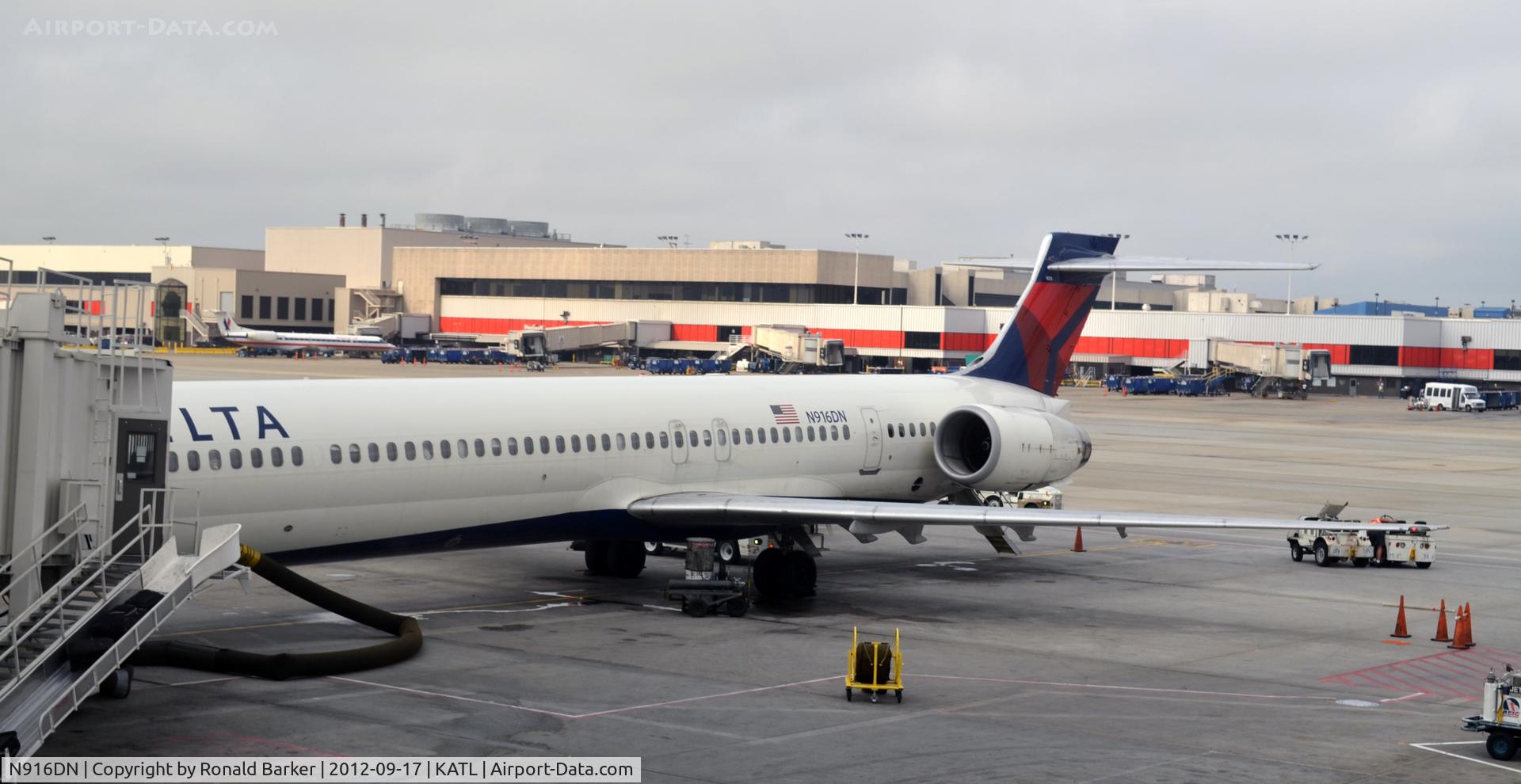 N916DN, 1996 McDonnell Douglas MD-90-30 C/N 53396, Atlanta
