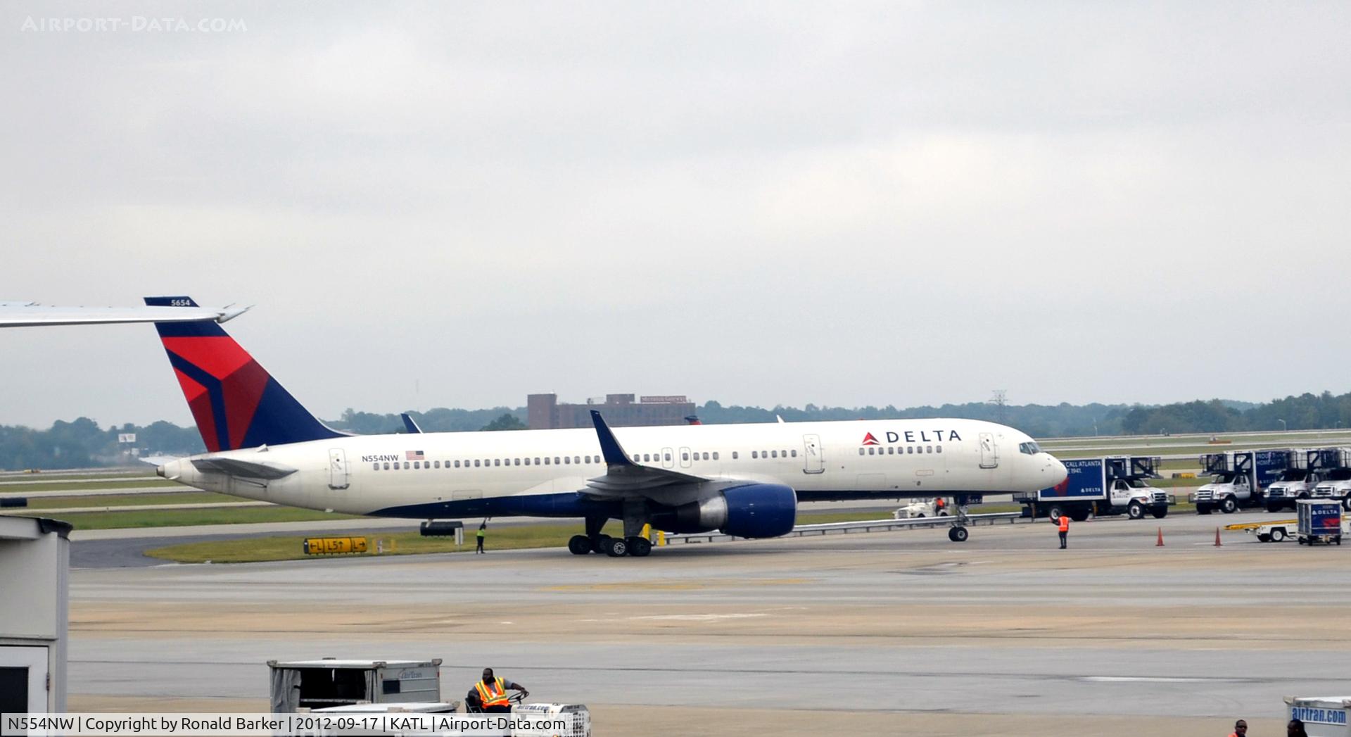 N554NW, 2001 Boeing 757-251 C/N 26501, Taxi ATL