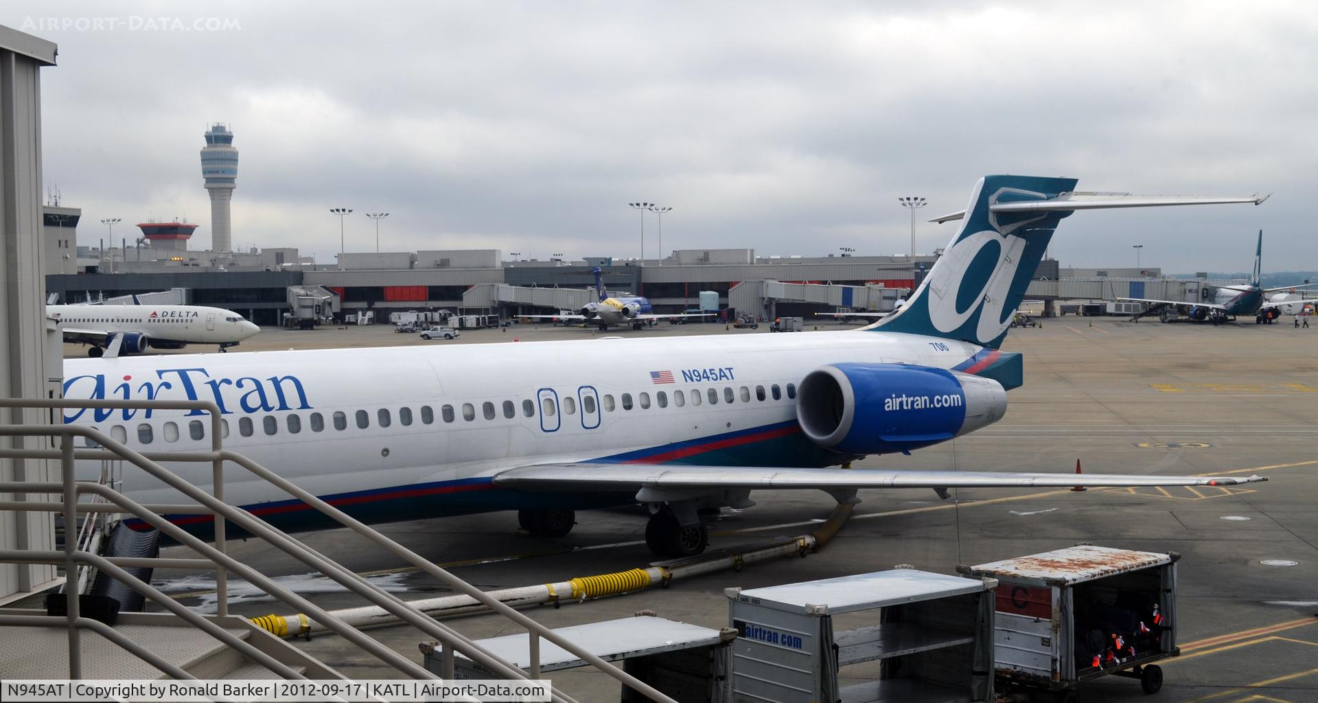 N945AT, 1999 Boeing 717-200 C/N 55008, Atlanta