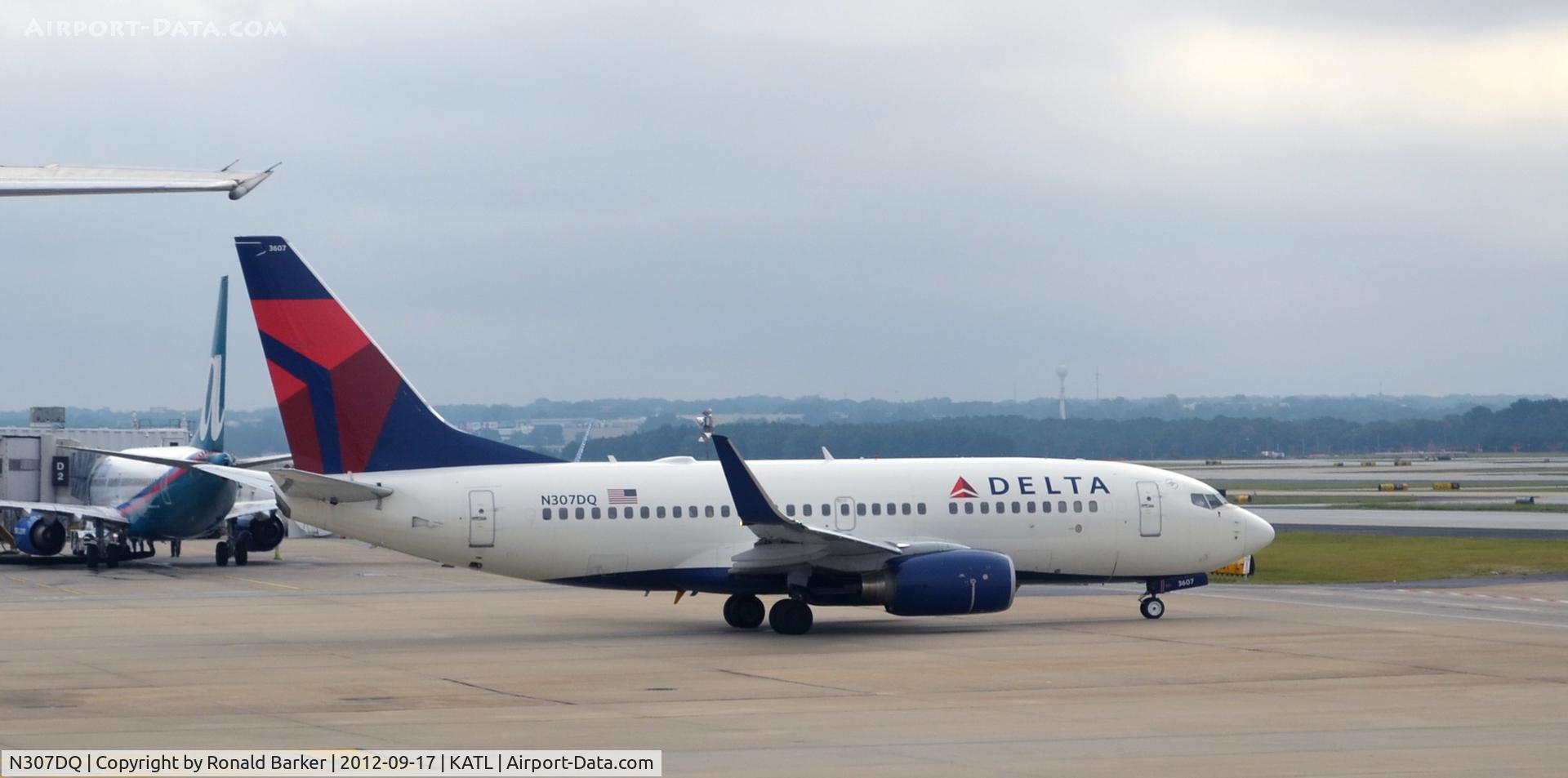 N307DQ, 2008 Boeing 737-732 C/N 29679, Taxi ATL